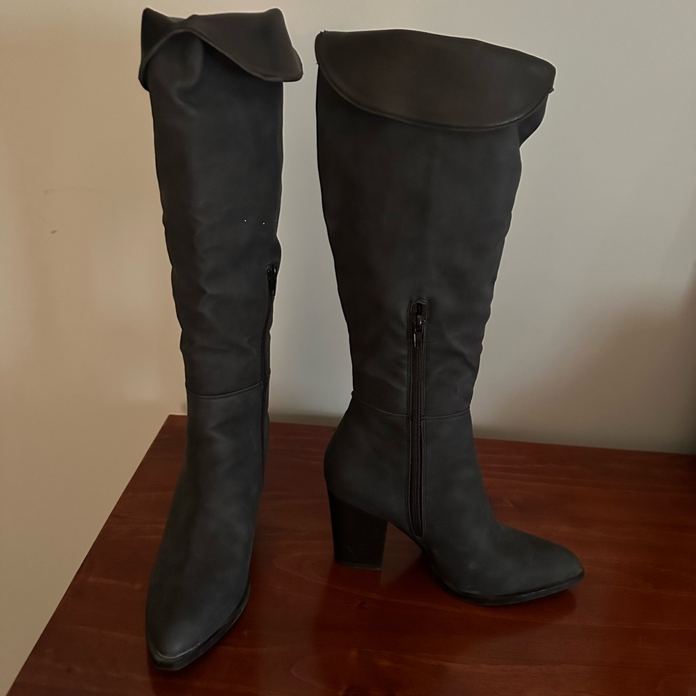 Dark grey Size 8 knee high boots with chunky heels